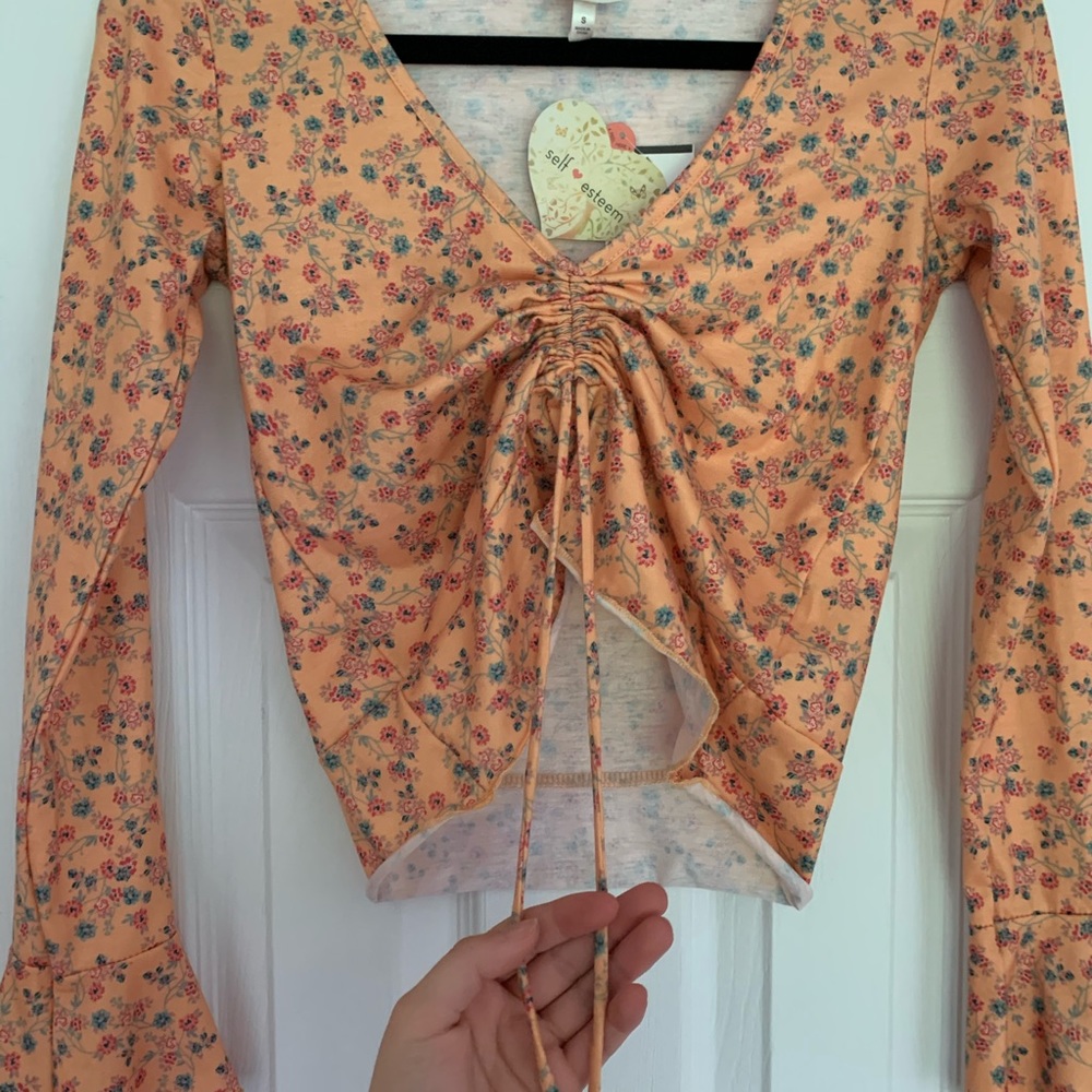 adjustable crop top🌼